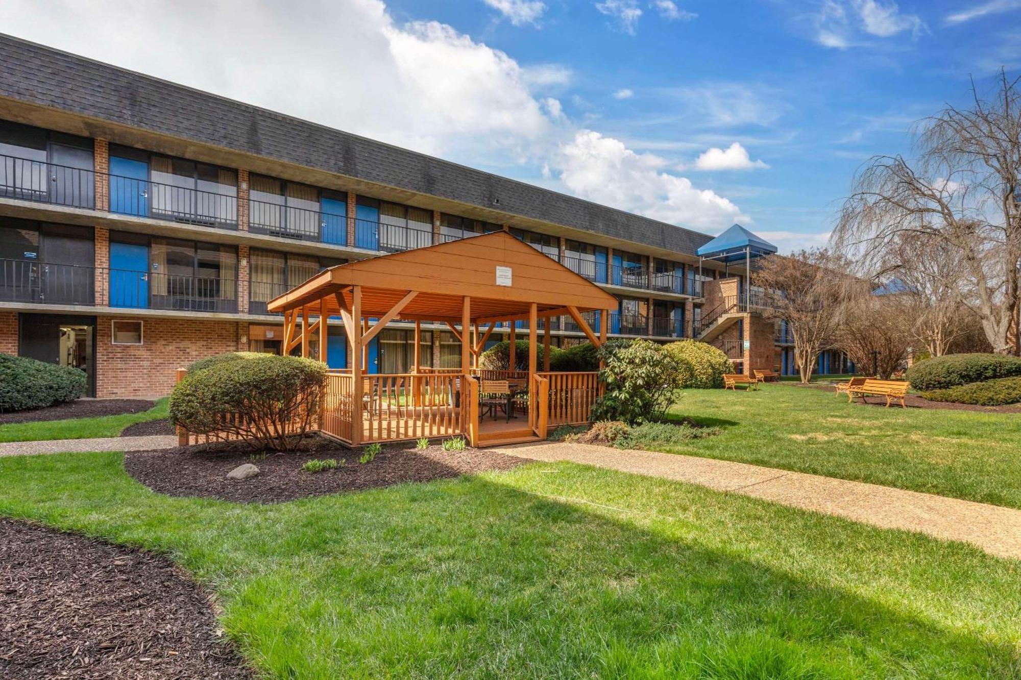 Suburban Studios Tysons Corner 維也納 外观 照片