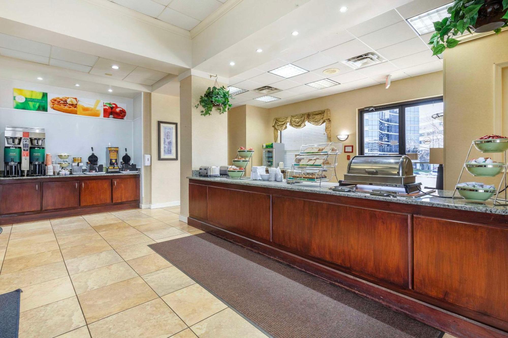 Suburban Studios Tysons Corner 維也納 外观 照片