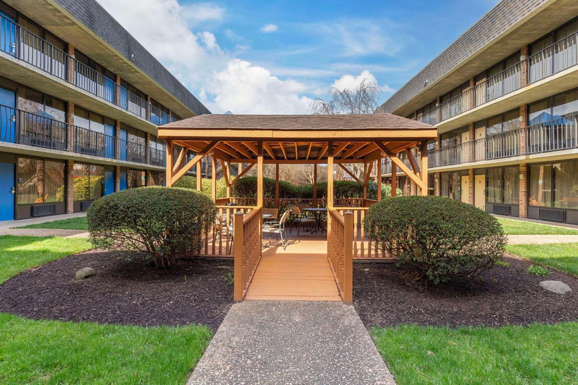 Suburban Studios Tysons Corner 維也納 外观 照片